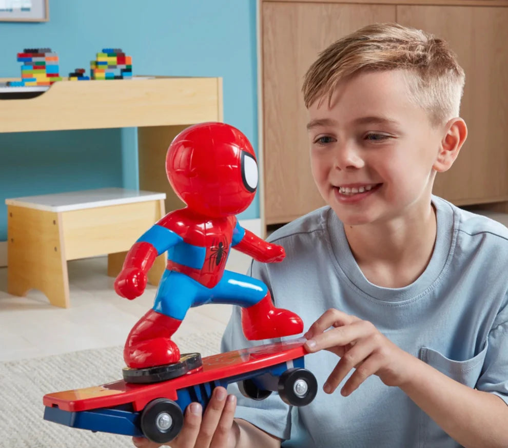 Få upplevelsen av Marvels värld direkt i dina händer!